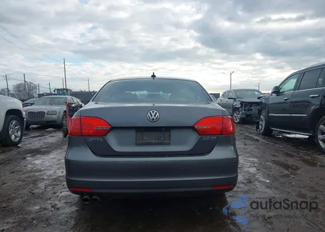 2013 Volkswagen Jetta 2.5L Se z USA, uszkodzony, nr VIN 3VWDX7AJ5DM255448